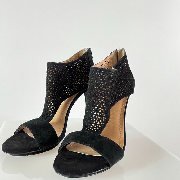 Such Detail! BCBGeneration ‘Kadia’ Die-Cut Black Suede Lacework Sandals Heels - Picture 2 of 9